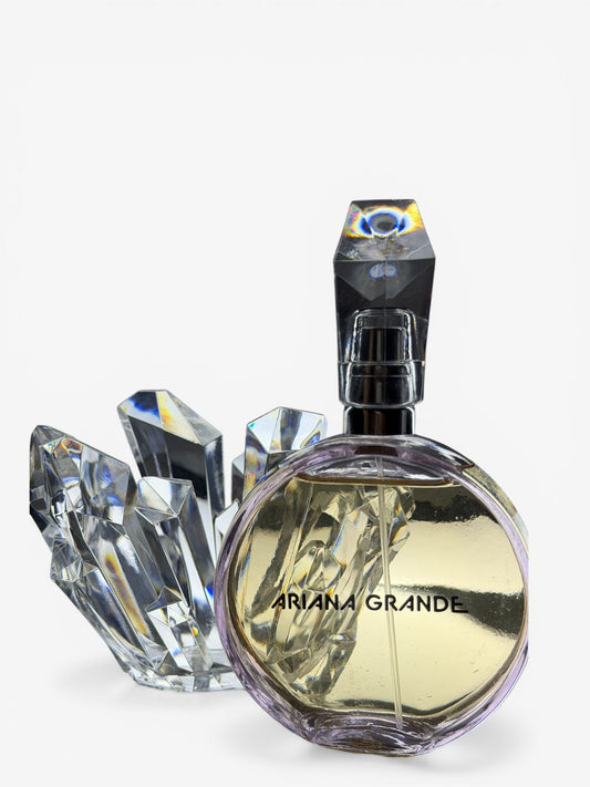 ARIANA GRANDE - R.E.M.